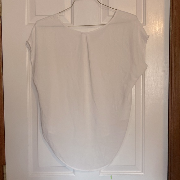 High-Low white blouse. - Picture 2 of 4